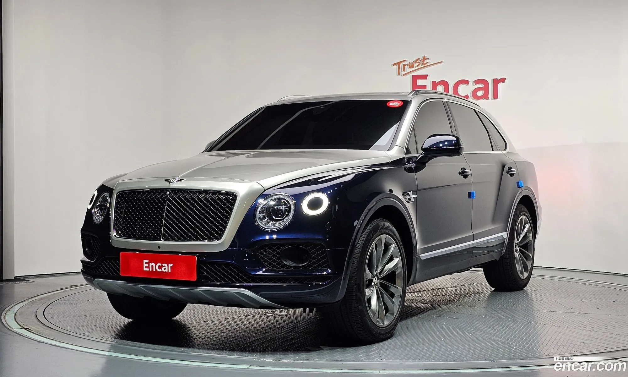 Bentley Bentayga 2019 SJAAM14VXKC027732 — 4
