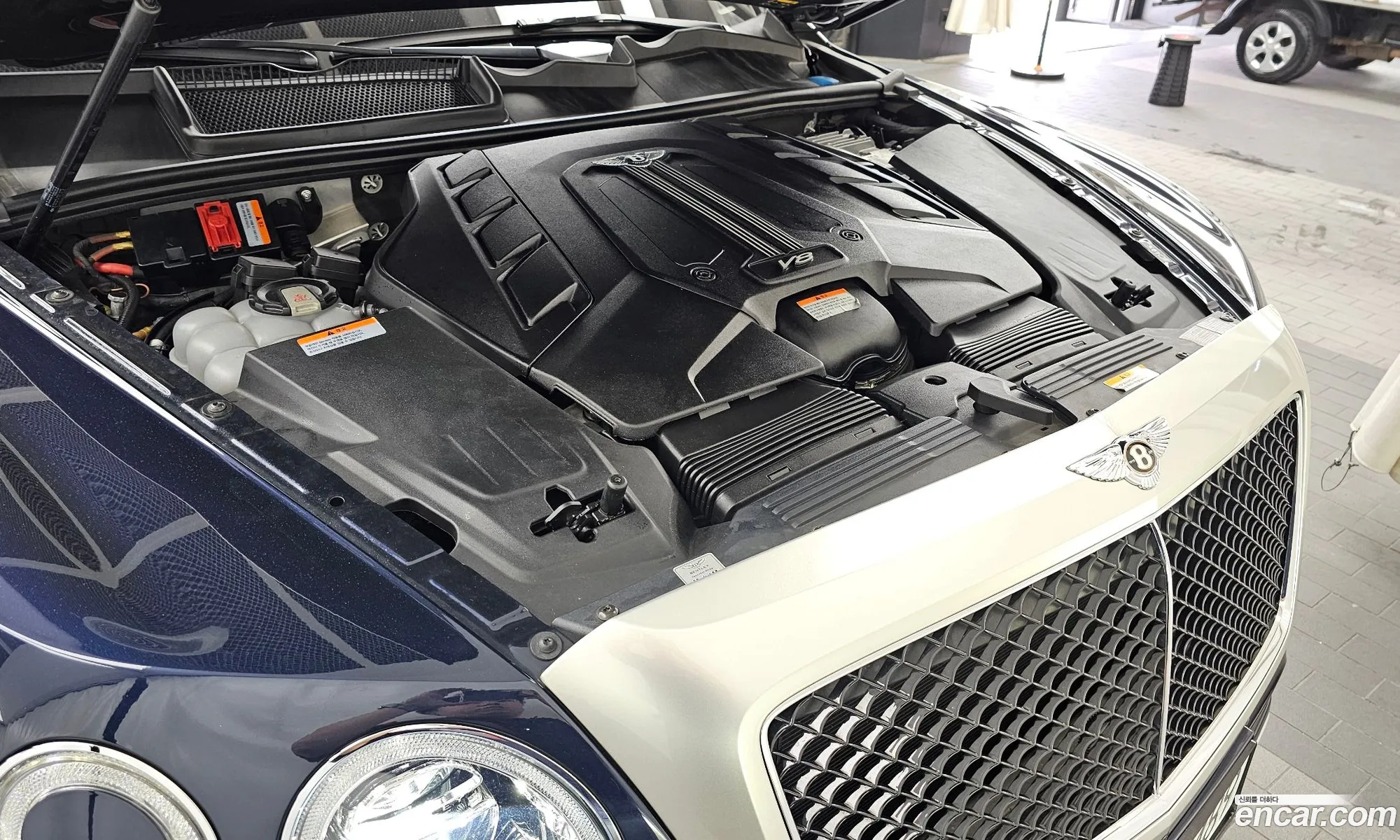 Bentley Bentayga 2019 SJAAM14VXKC027732 — 36