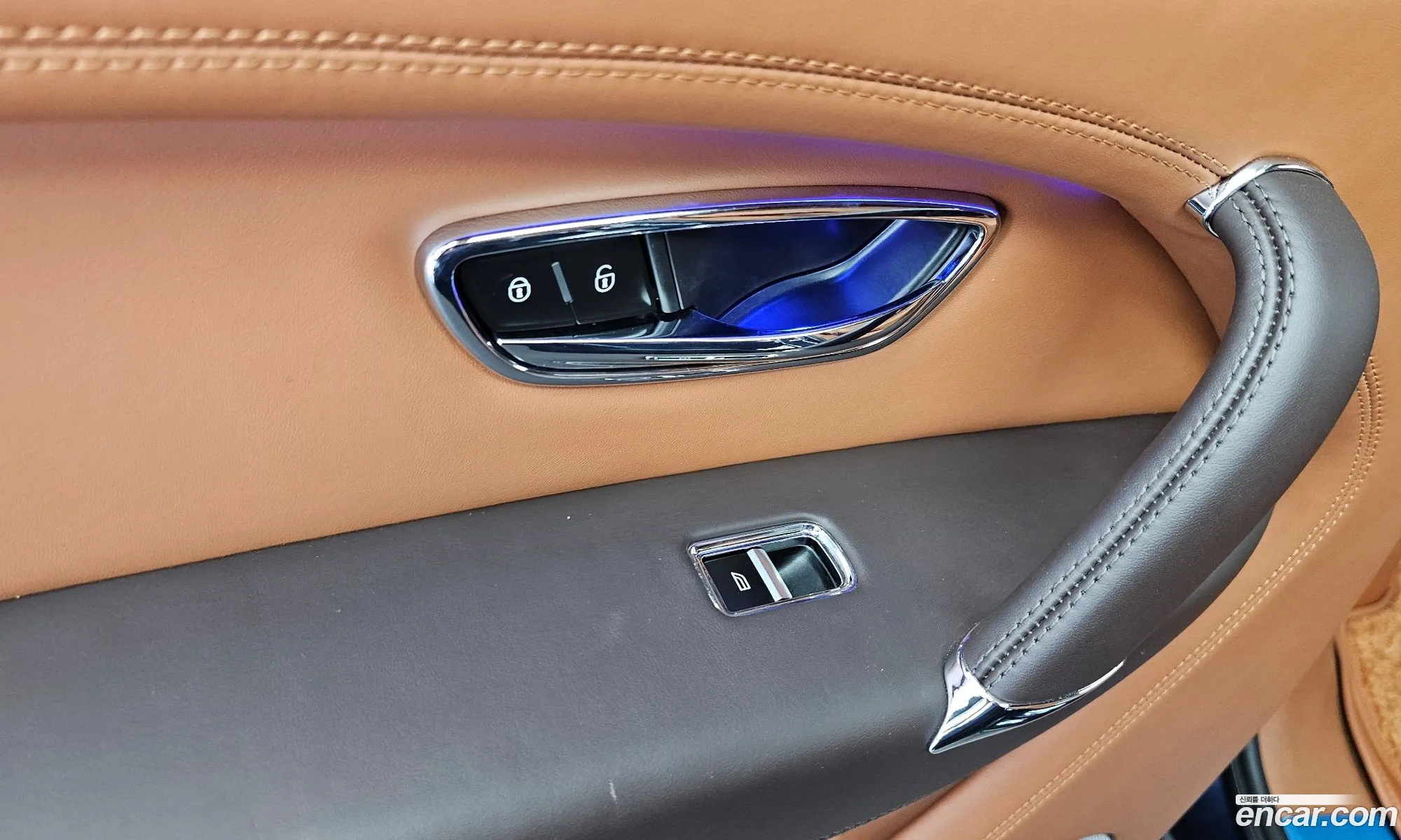 Bentley Bentayga 2019 SJAAM14VXKC027732 — 3