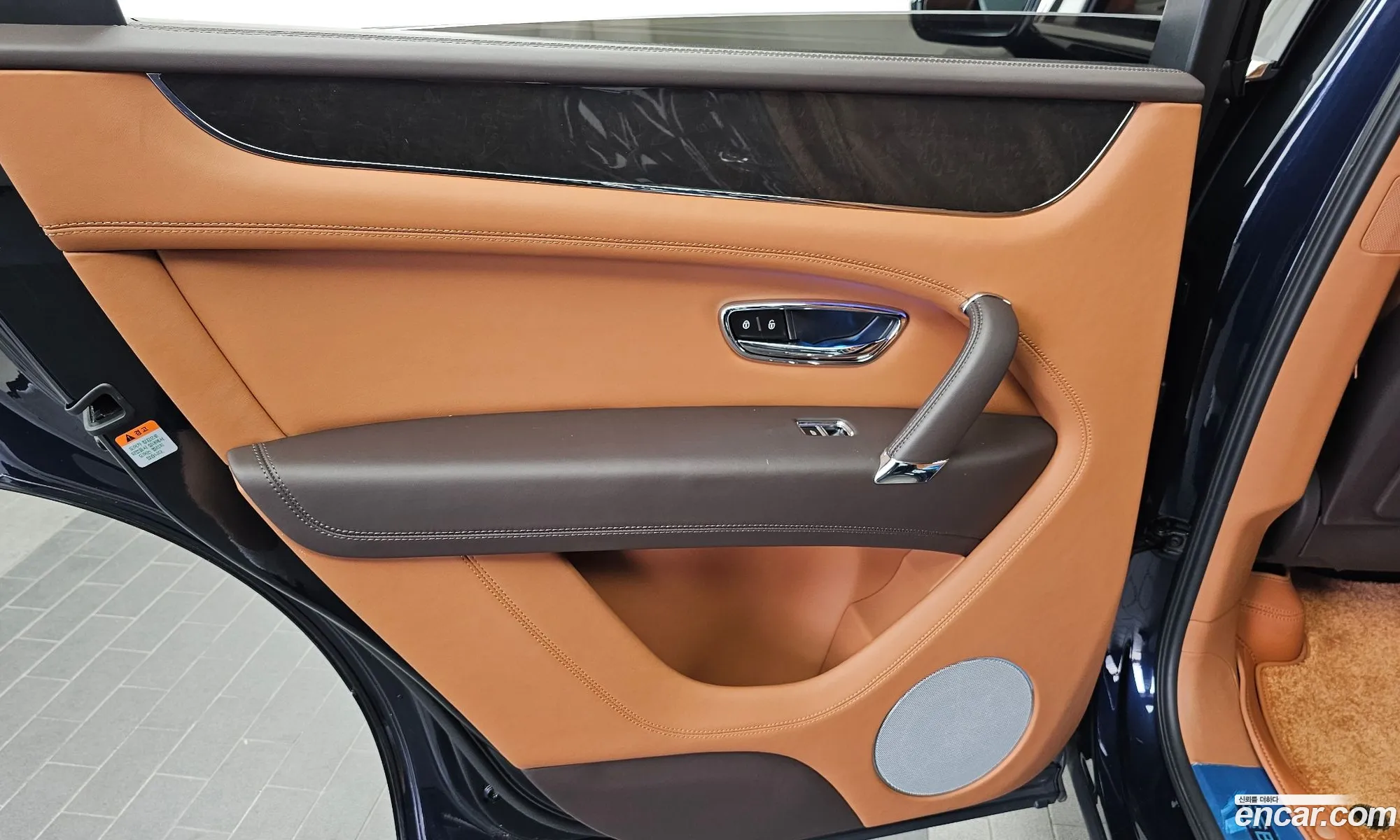 Bentley Bentayga 2019 SJAAM14VXKC027732 — 22