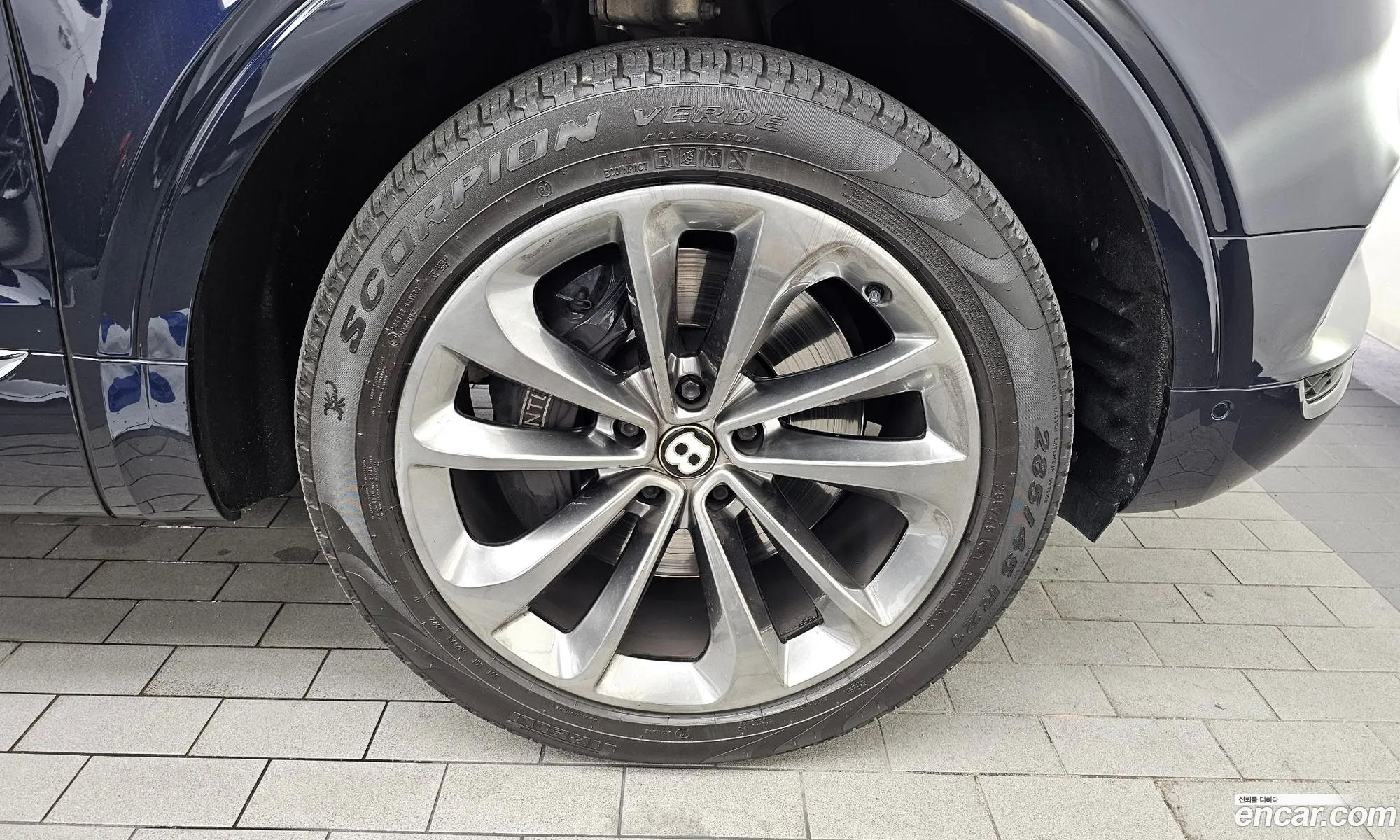 Bentley Bentayga 2019 SJAAM14VXKC027732 — 29