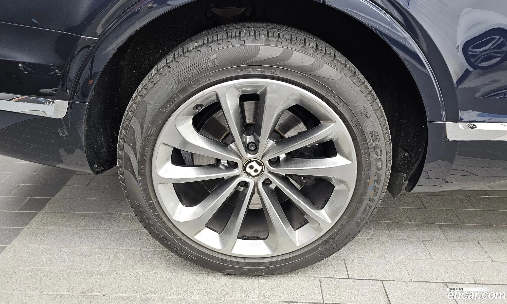Bentley Bentayga 2019 SJAAM14VXKC027732 — 7