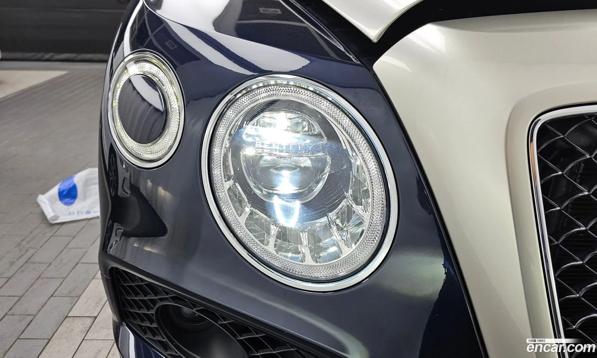 Bentley Bentayga 2019 SJAAM14VXKC027732 — 38