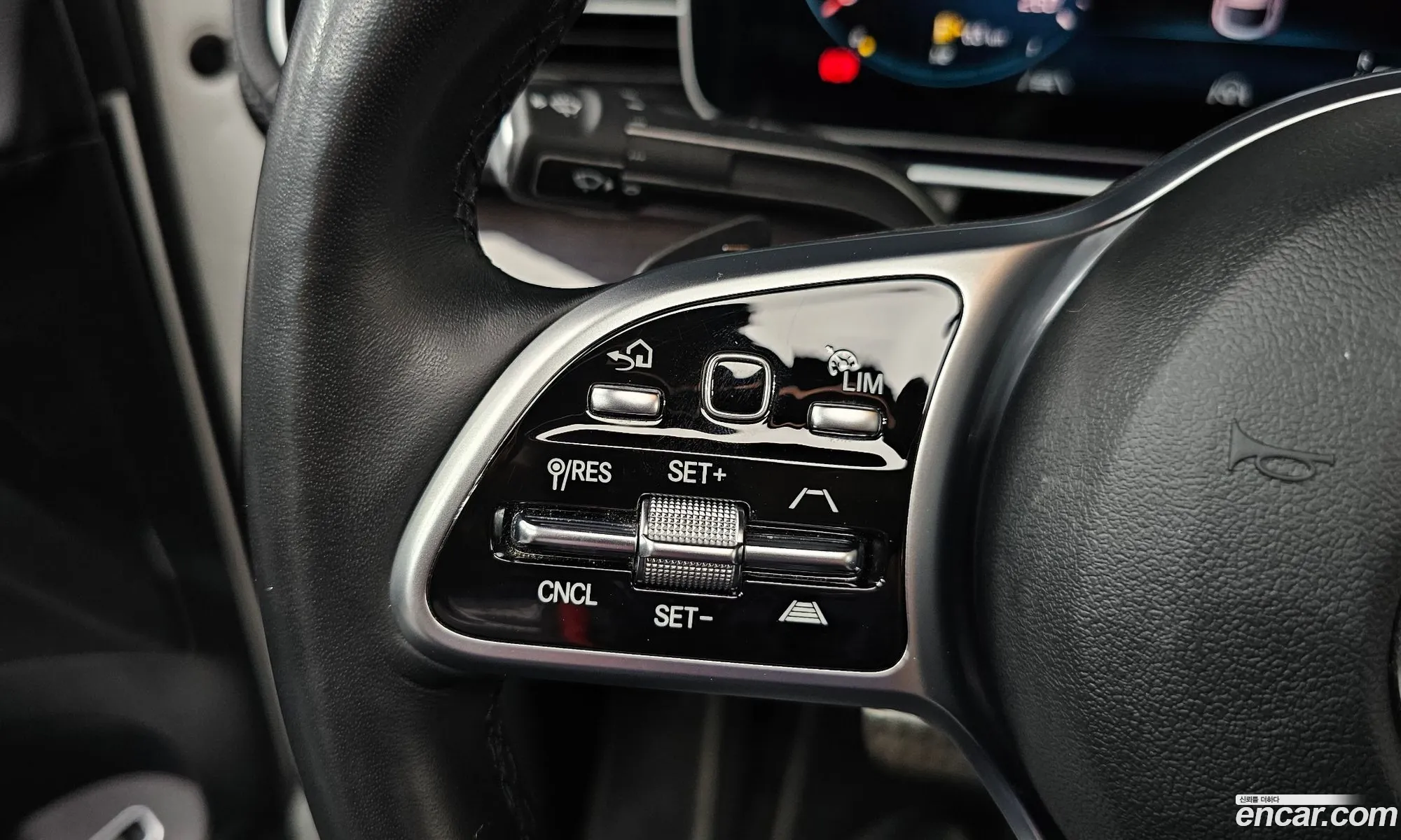 Mercedes-Benz GLE-Class W167 2023 — 32