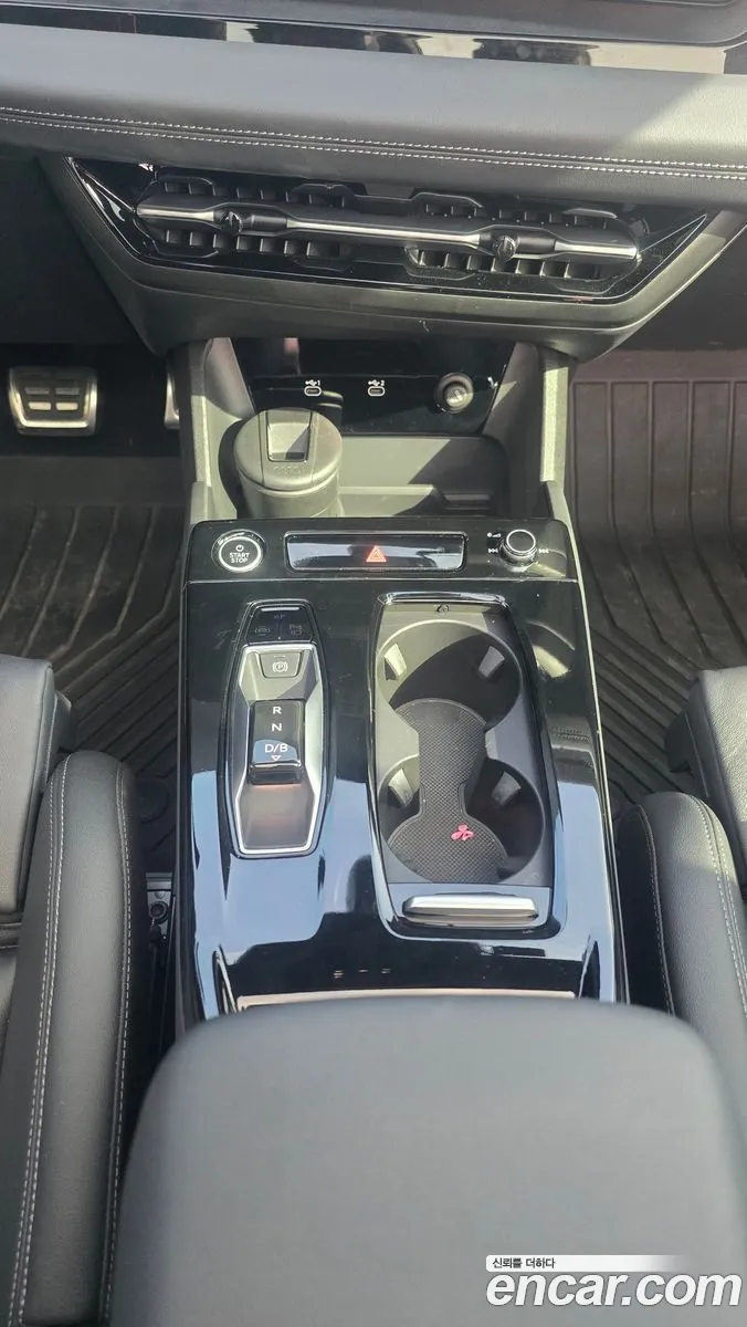 Audi Q6 e-tron 2025 — 10