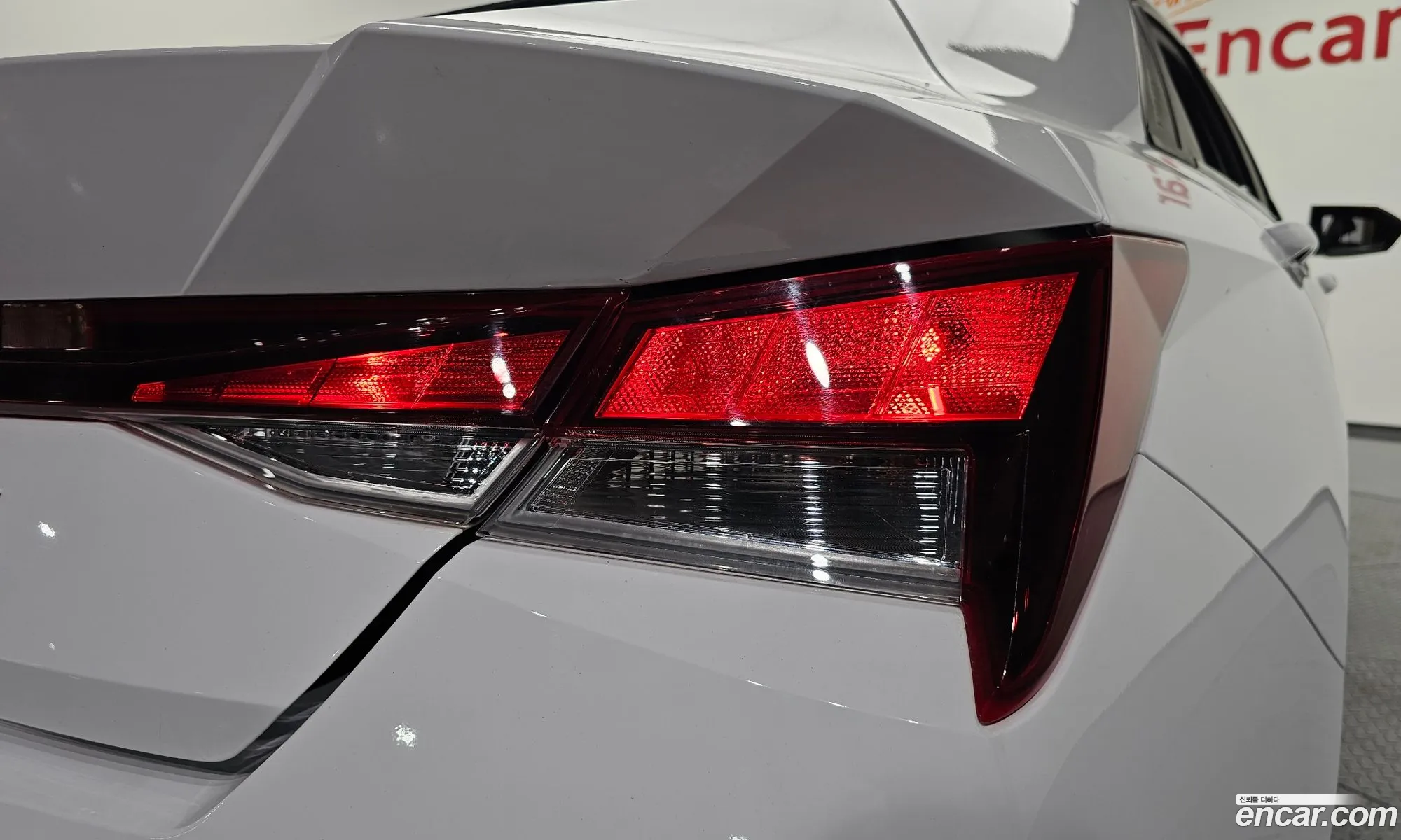 Hyundai Elantra Hybrid 2022 — 20