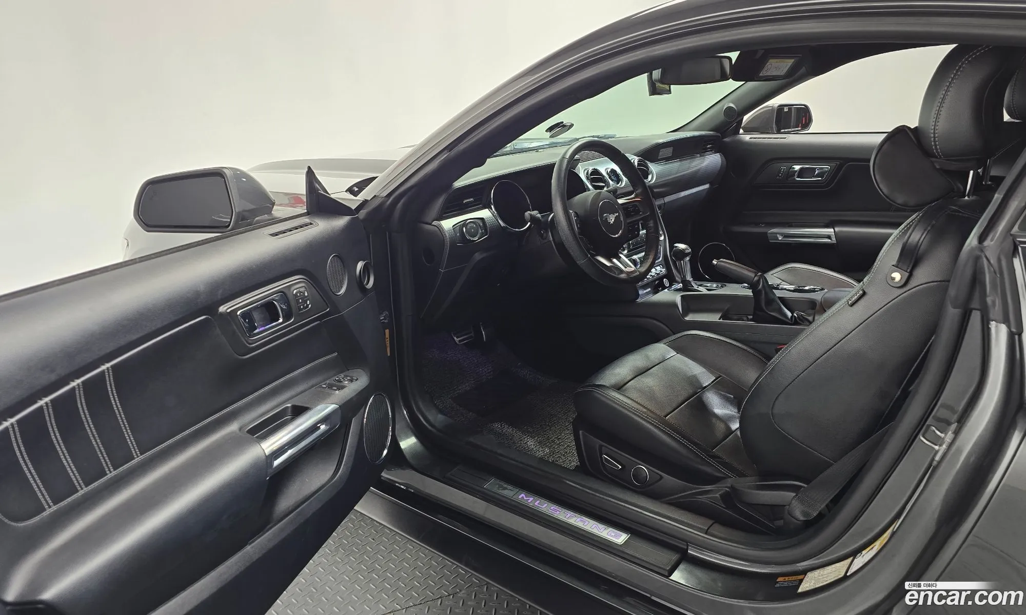 Ford Mustang 2017 1FA6P8THXH5269648 — 6