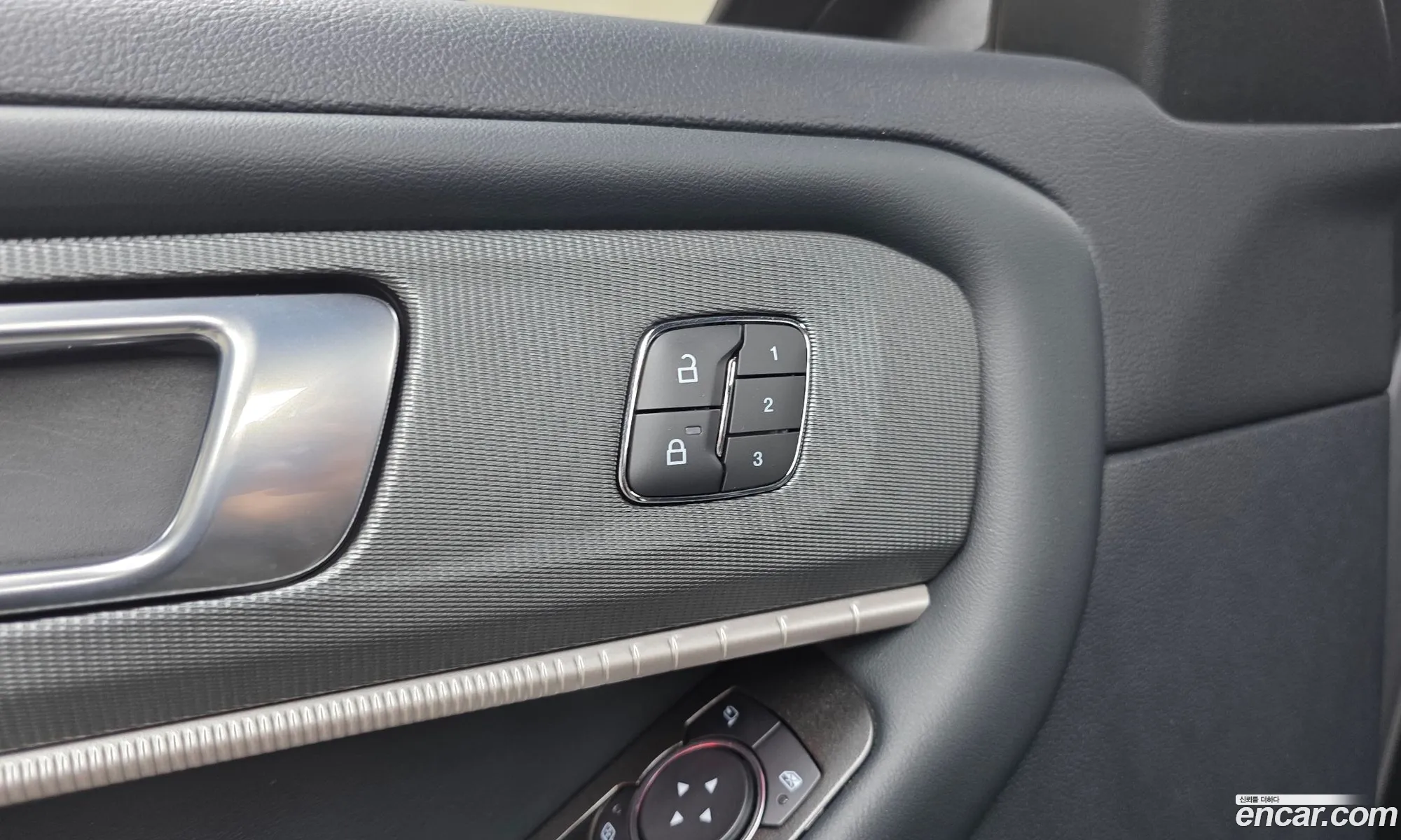 Ford Explorer 6th Gen 2025 1FMUK8KH4SGB04218 — 23