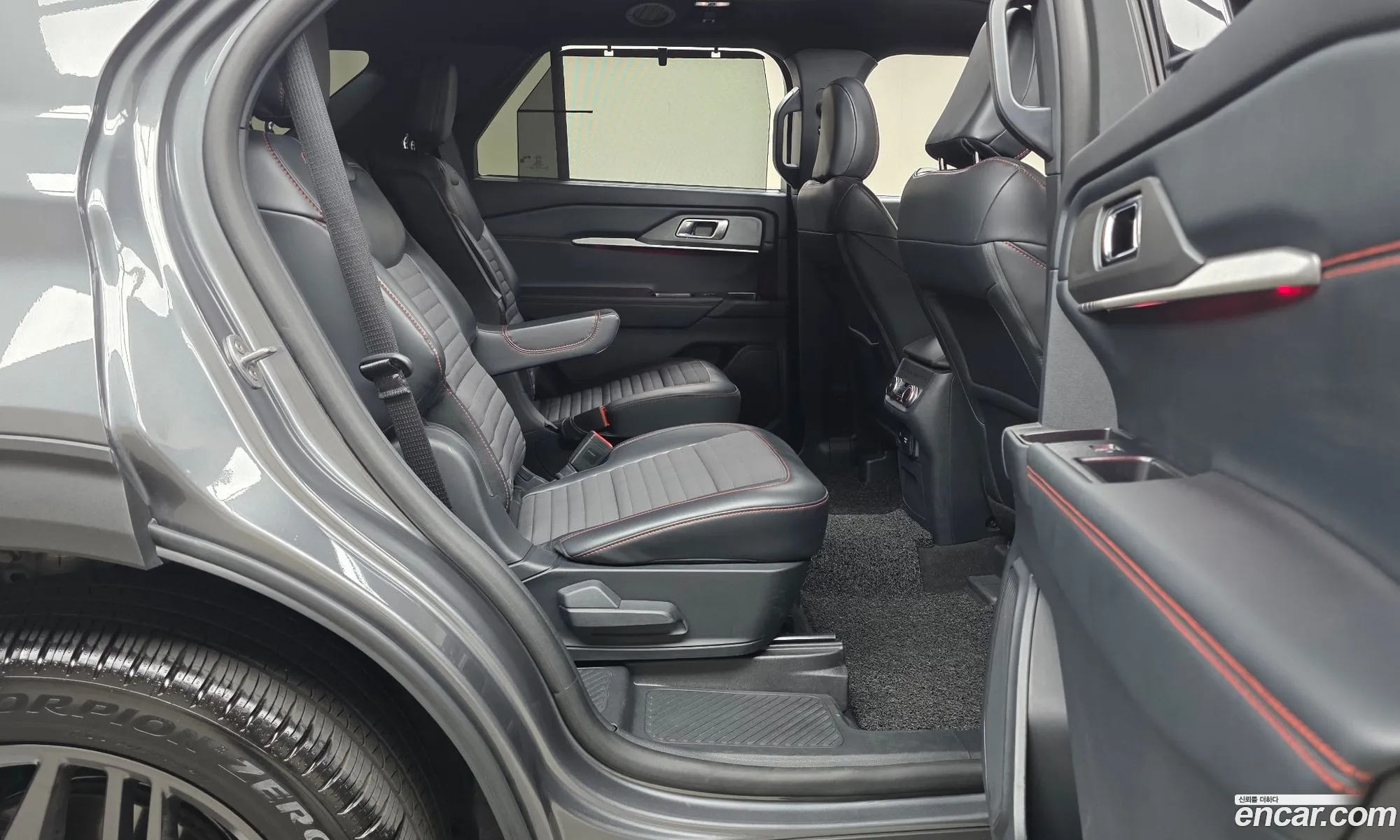 Ford Explorer 6th Gen 2025 1FMUK8KH4SGB04218 — 6