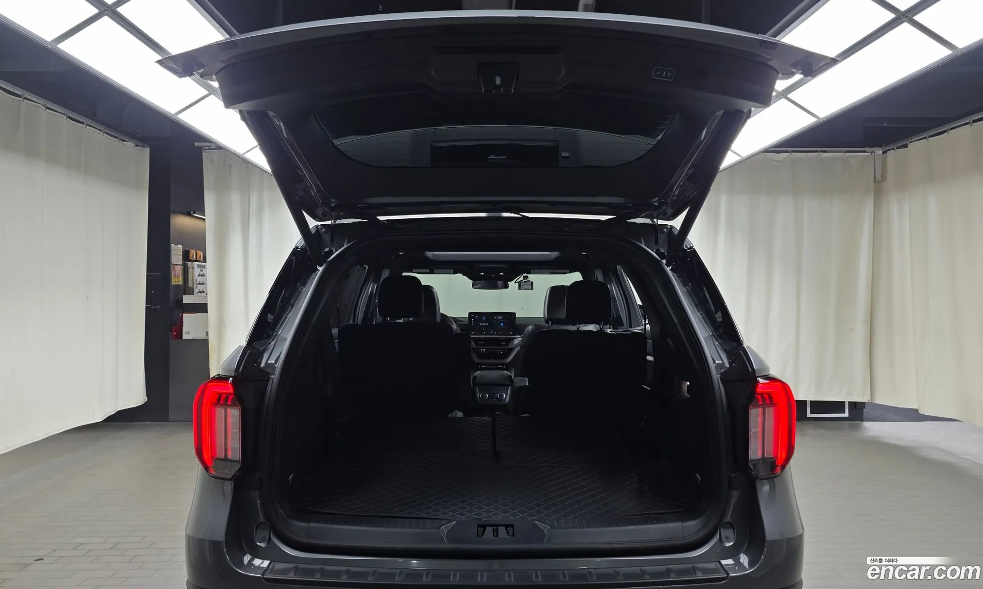 Ford Explorer 6th Gen 2025 1FMUK8KH4SGB04218 — 8