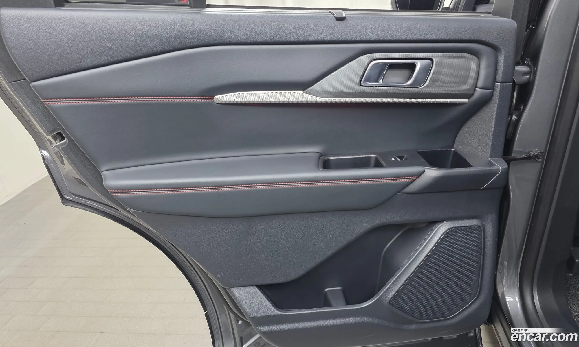 Ford Explorer 6th Gen 2025 1FMUK8KH4SGB04218 — 22