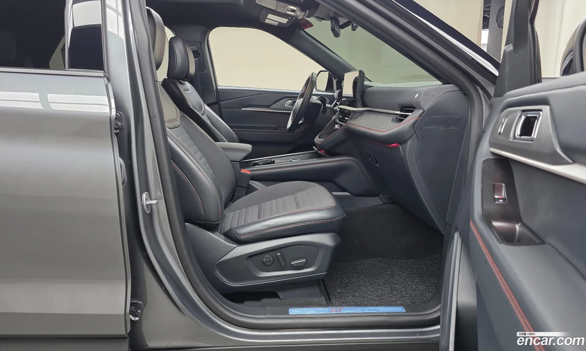 Ford Explorer 6th Gen 2025 1FMUK8KH4SGB04218 — 31