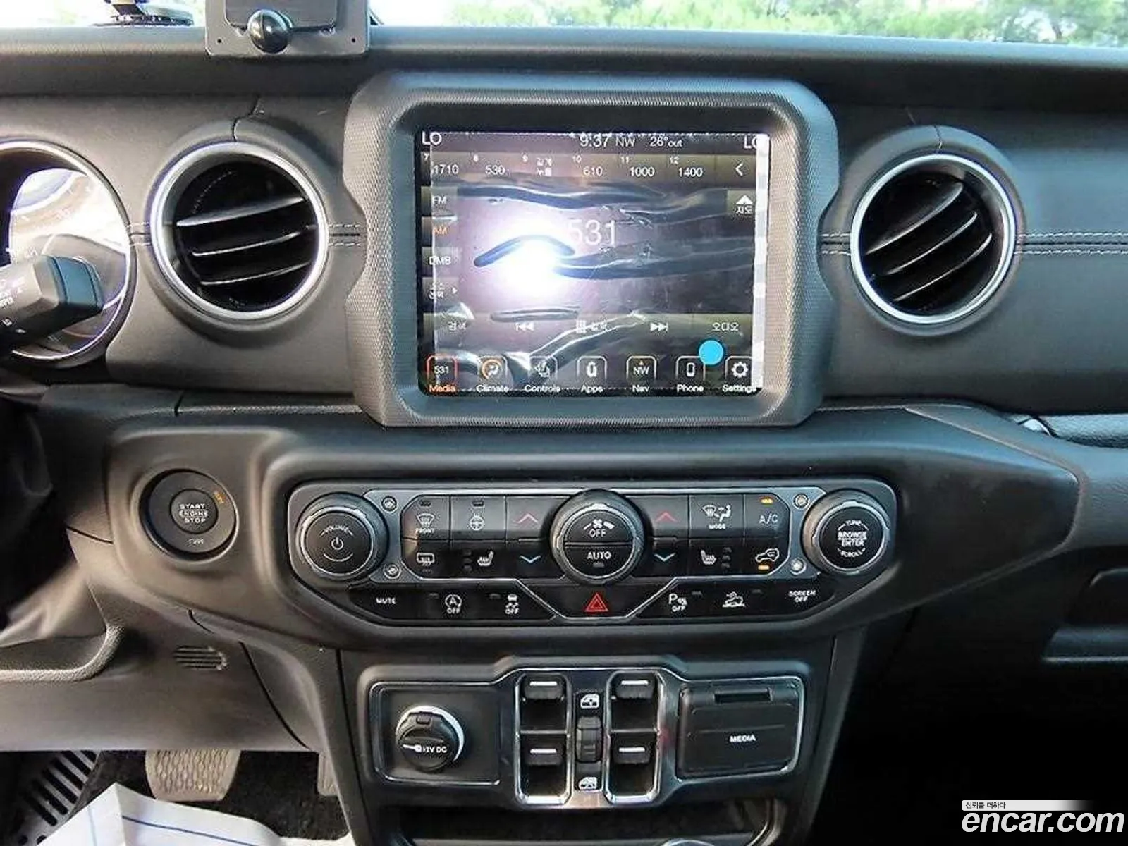 Jeep Wrangler 2023 — 12
