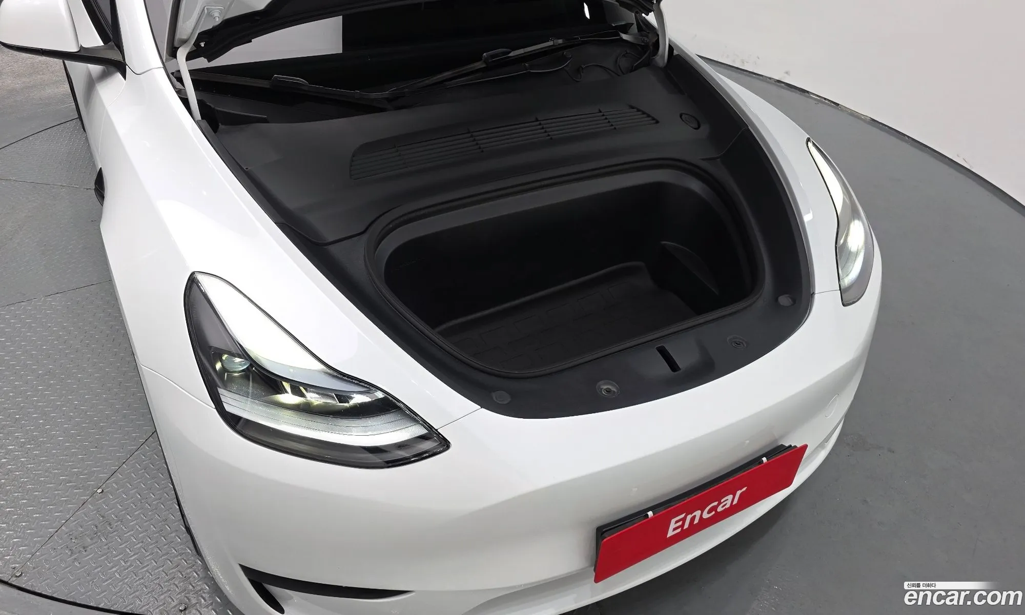 Tesla Model Y 2024 — 13
