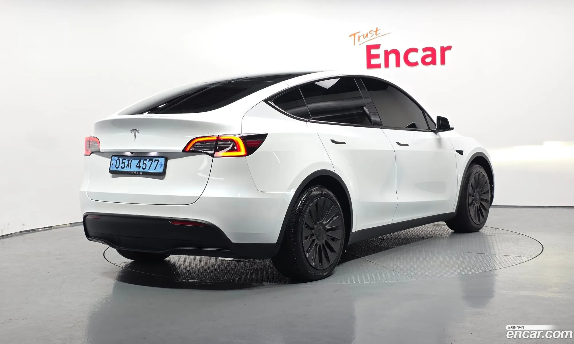 Tesla Model Y 2024 — 2