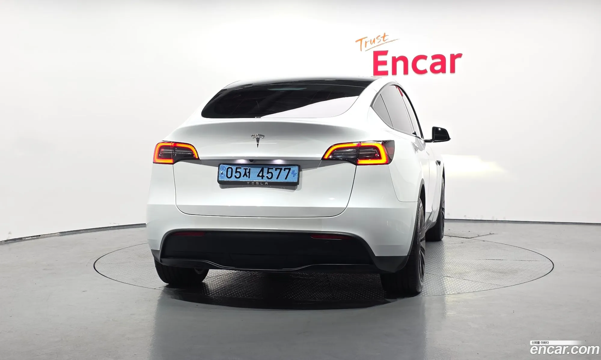 Tesla Model Y 2024 — 16