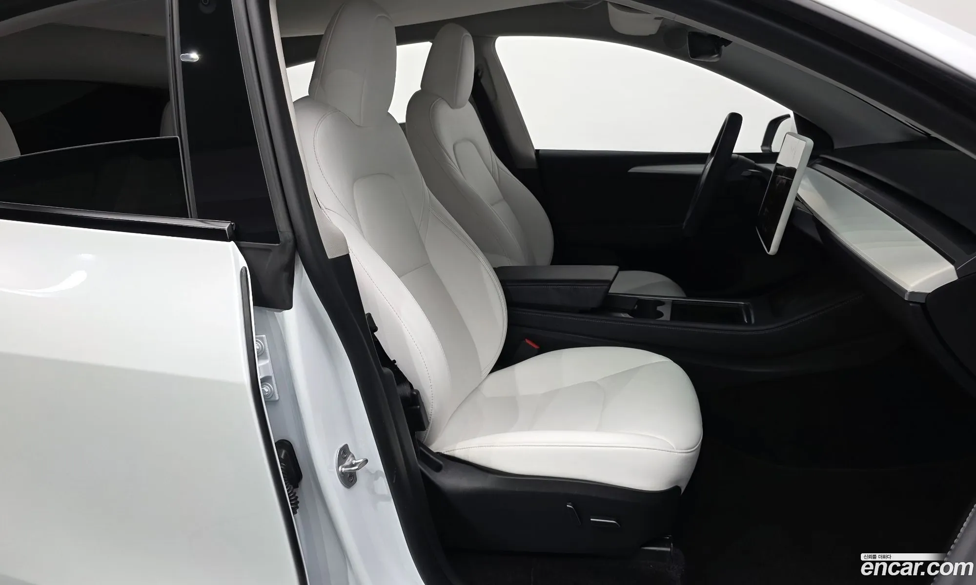Tesla Model Y 2024 — 7