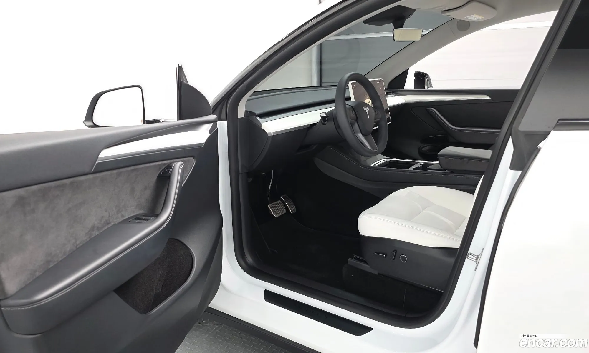 Tesla Model Y 2024 — 3