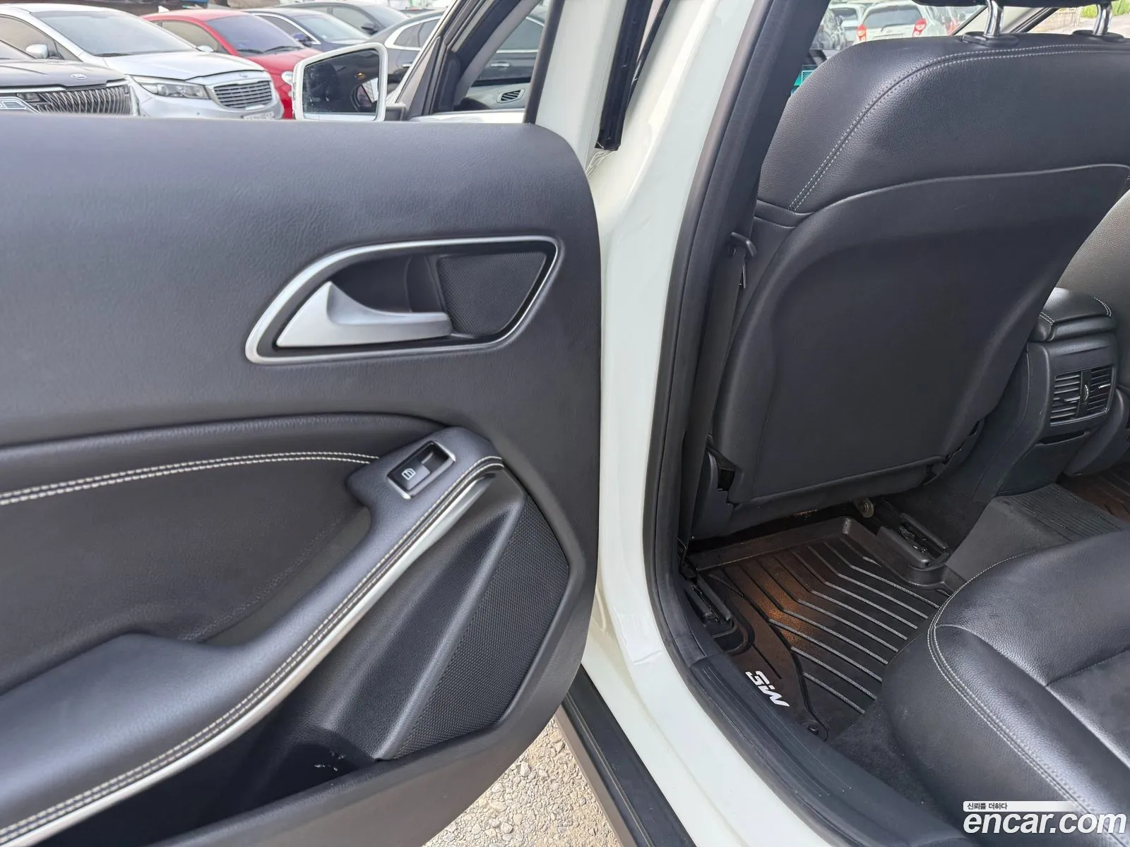 Mercedes-Benz GLA-Class X156 2015 — 12