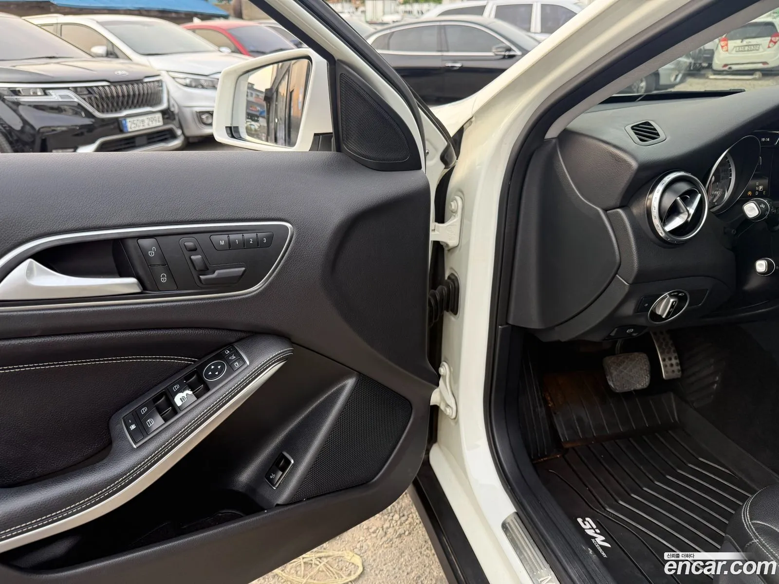 Mercedes-Benz GLA-Class X156 2015 — 4