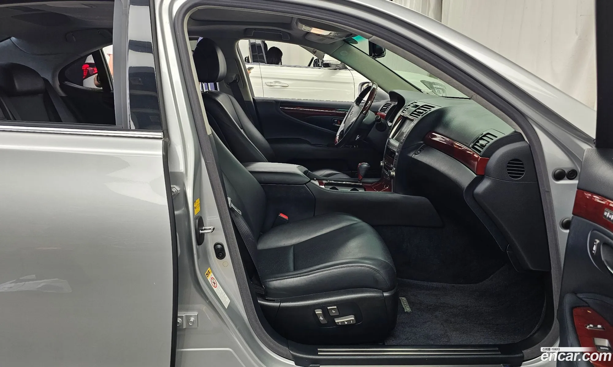 Lexus LS460 2009 — 16
