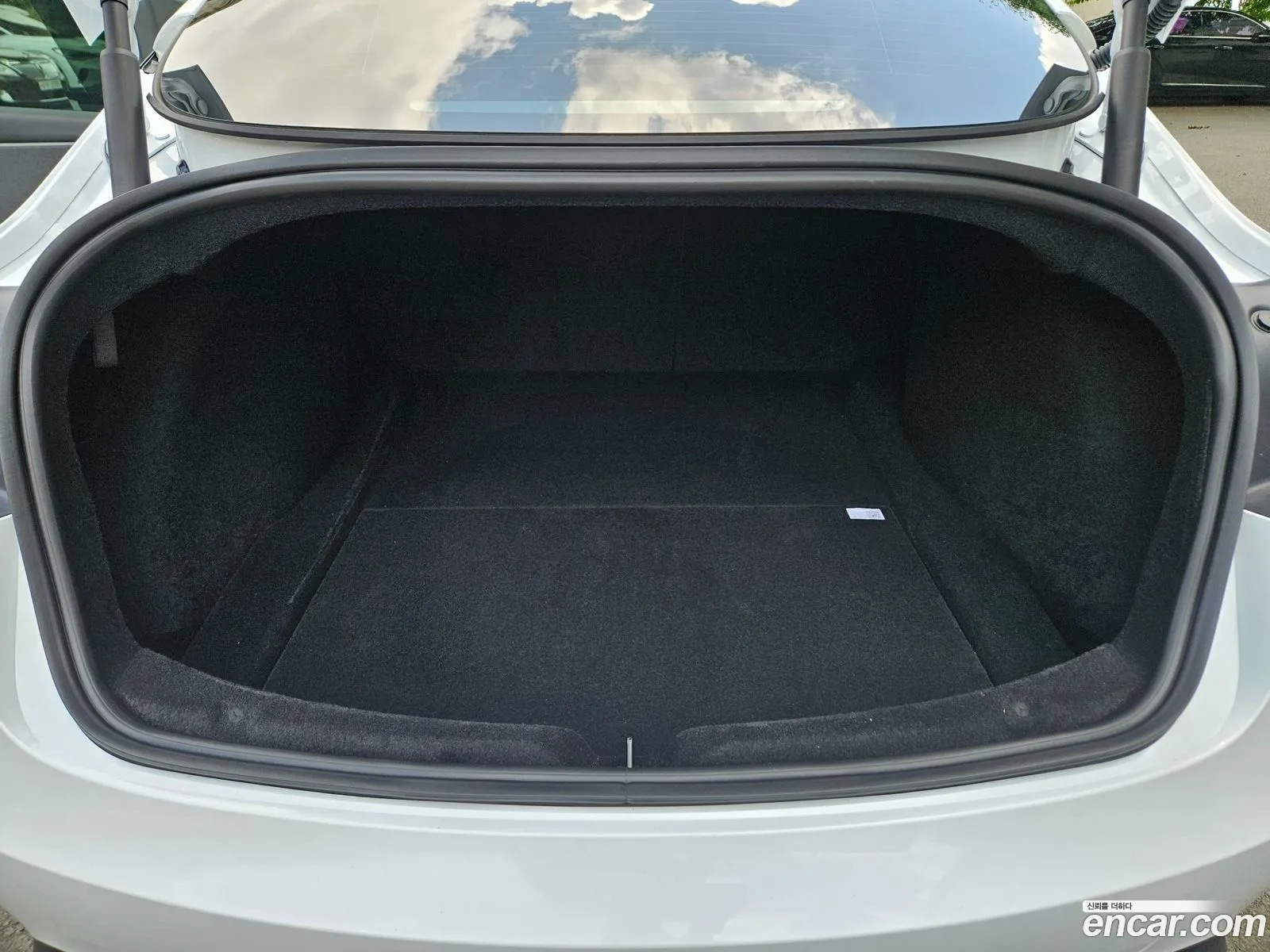 Tesla Model 3 2025 — 5