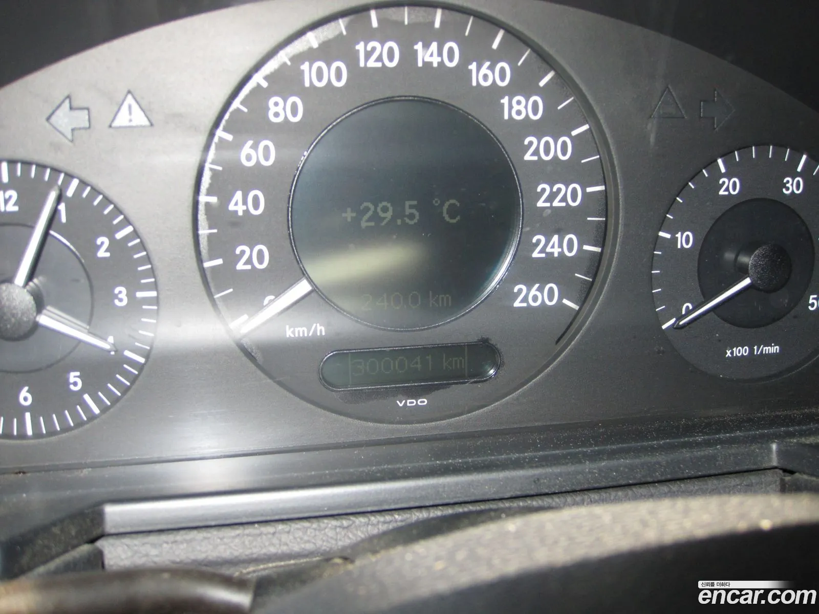 Mercedes-Benz E-Class W211 2008 — 3