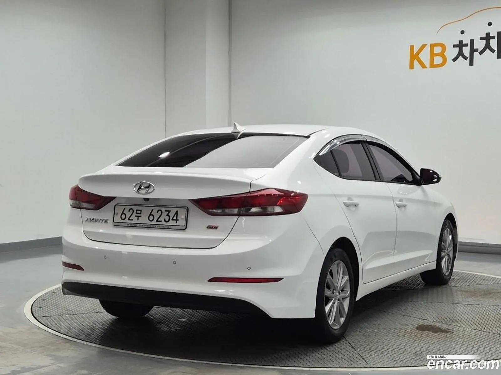 Hyundai Elantra AD 2015 — 14
