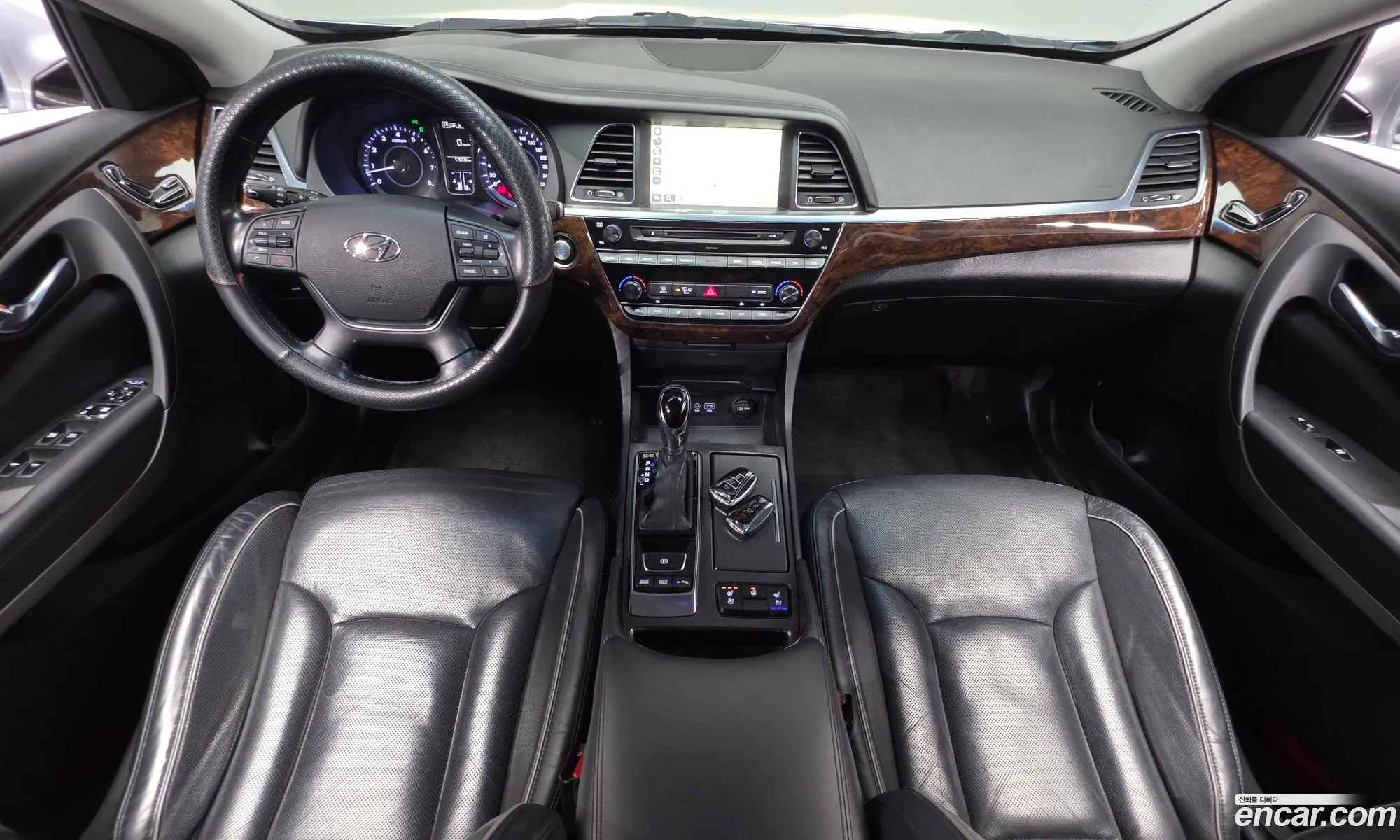 Hyundai Aslan 2015 — 16