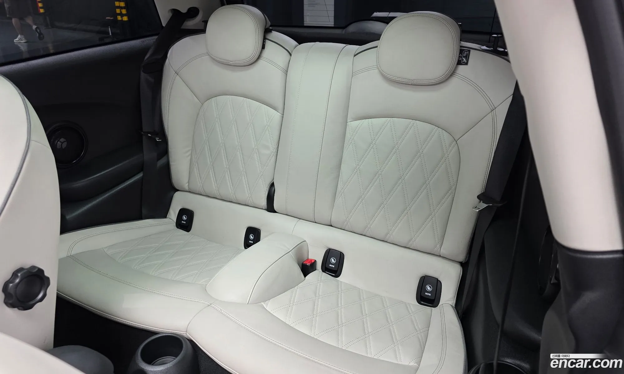 Mini Cooper S 2022 WMW61DH03P2T57414 — 24