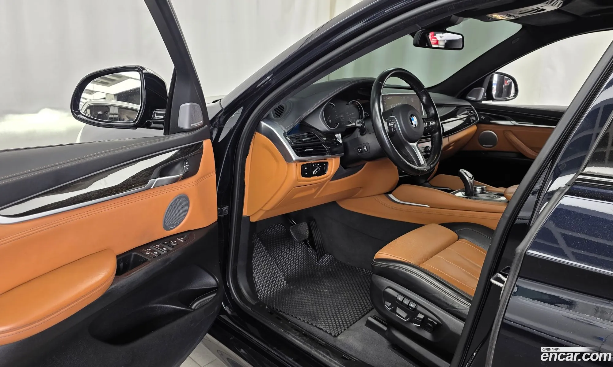 BMW X6 2017 WBAKV6107H0W36192 — 17