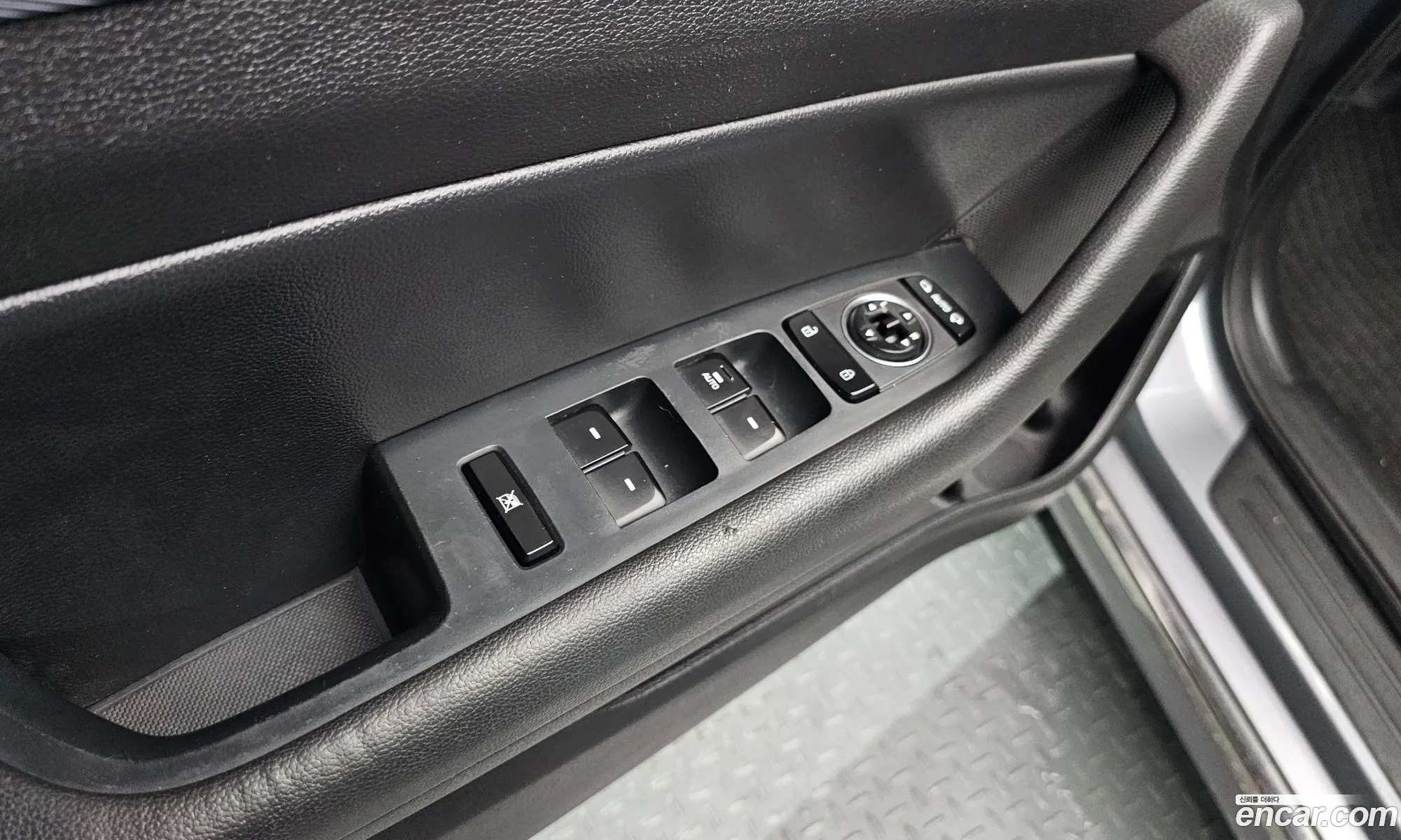 Hyundai LF Sonata Hybrid 2016 — 13