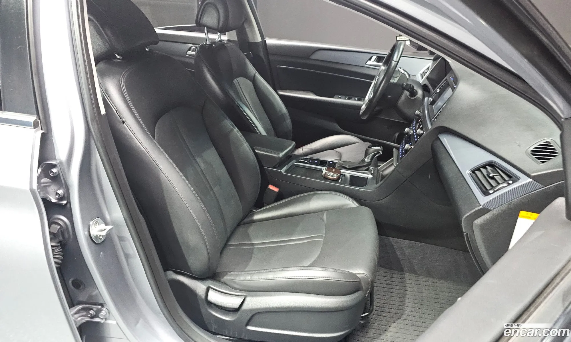 Hyundai LF Sonata Hybrid 2016 — 9