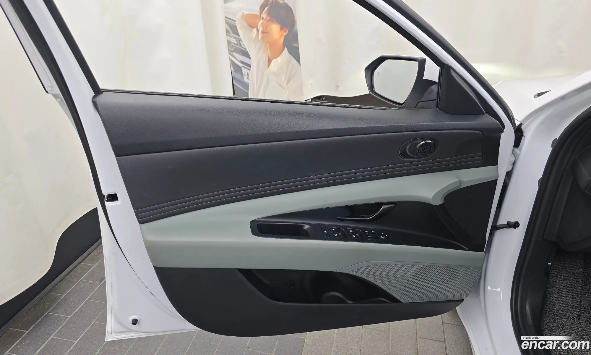 Hyundai Elantra Hybrid 2025 — 27