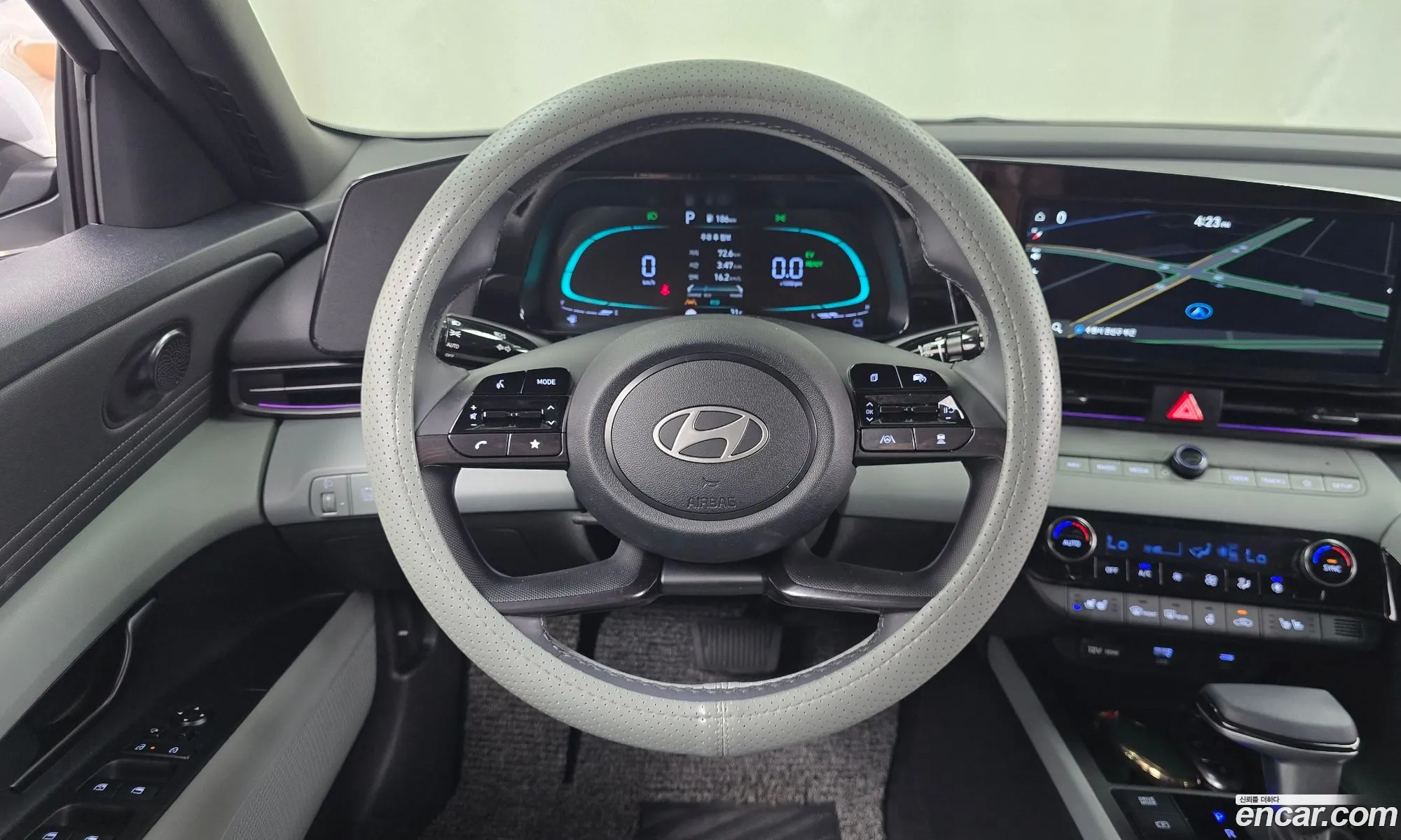 Hyundai Elantra Hybrid 2025 — 18