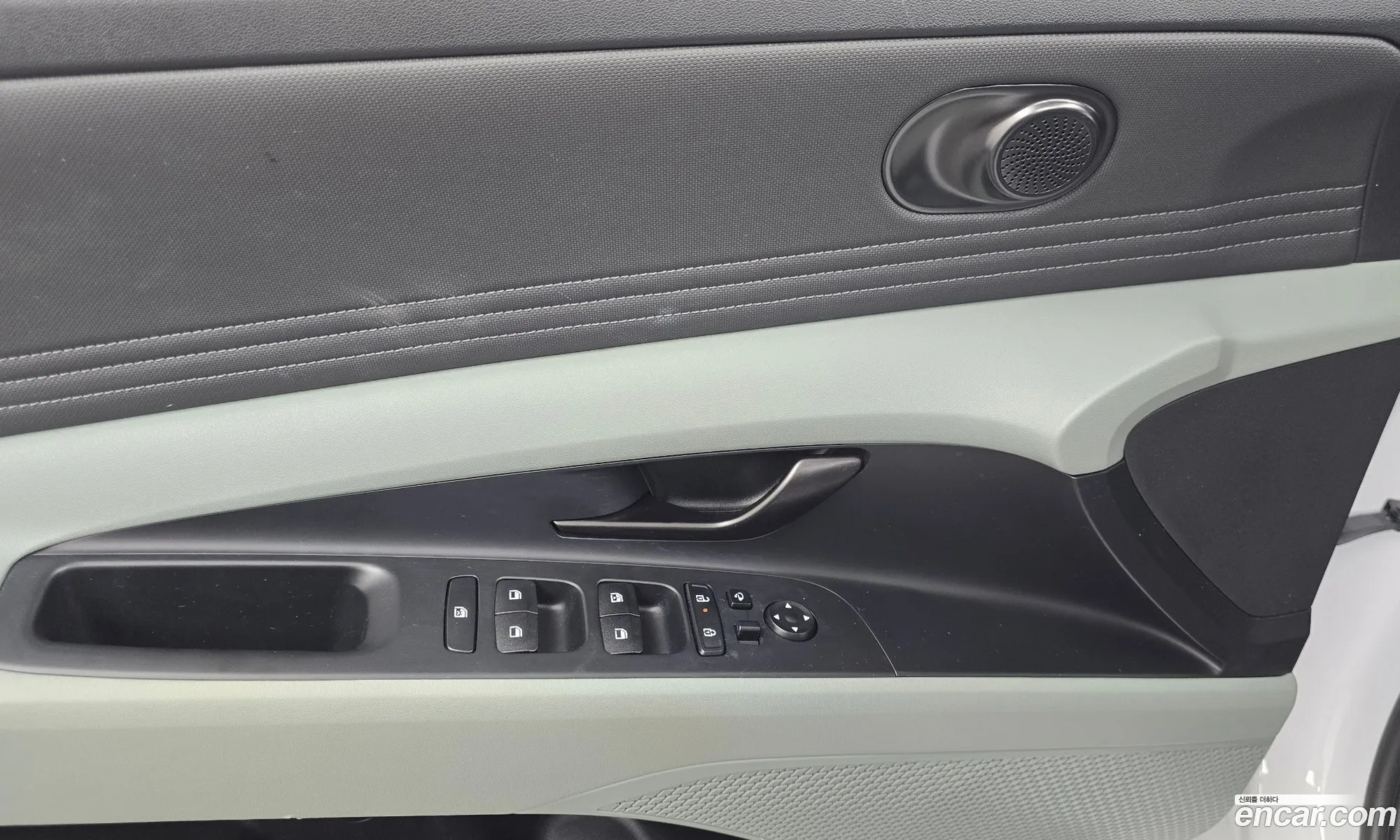 Hyundai Elantra Hybrid 2025 — 10