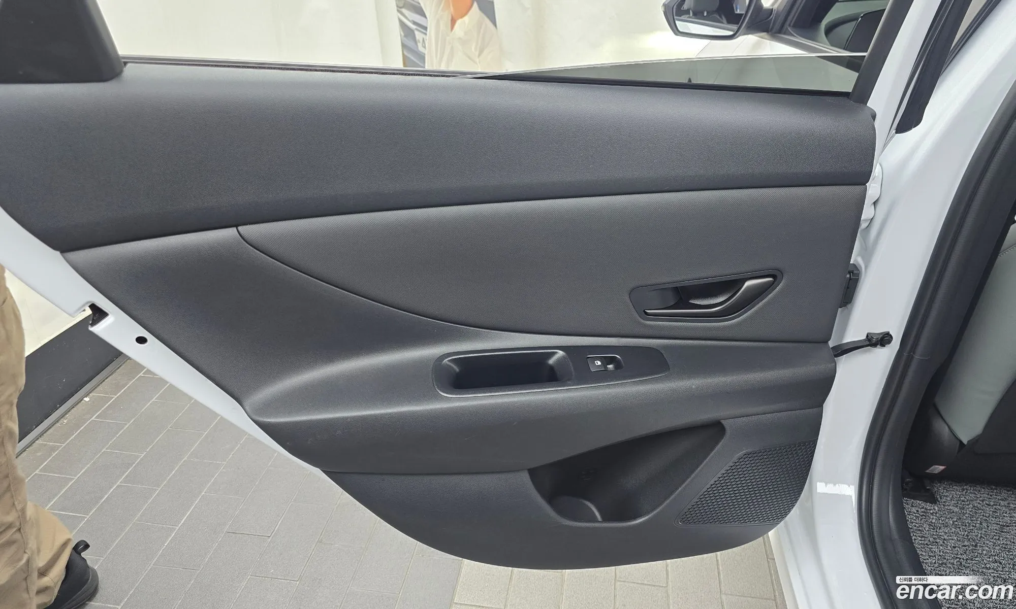 Hyundai Elantra Hybrid 2025 — 21
