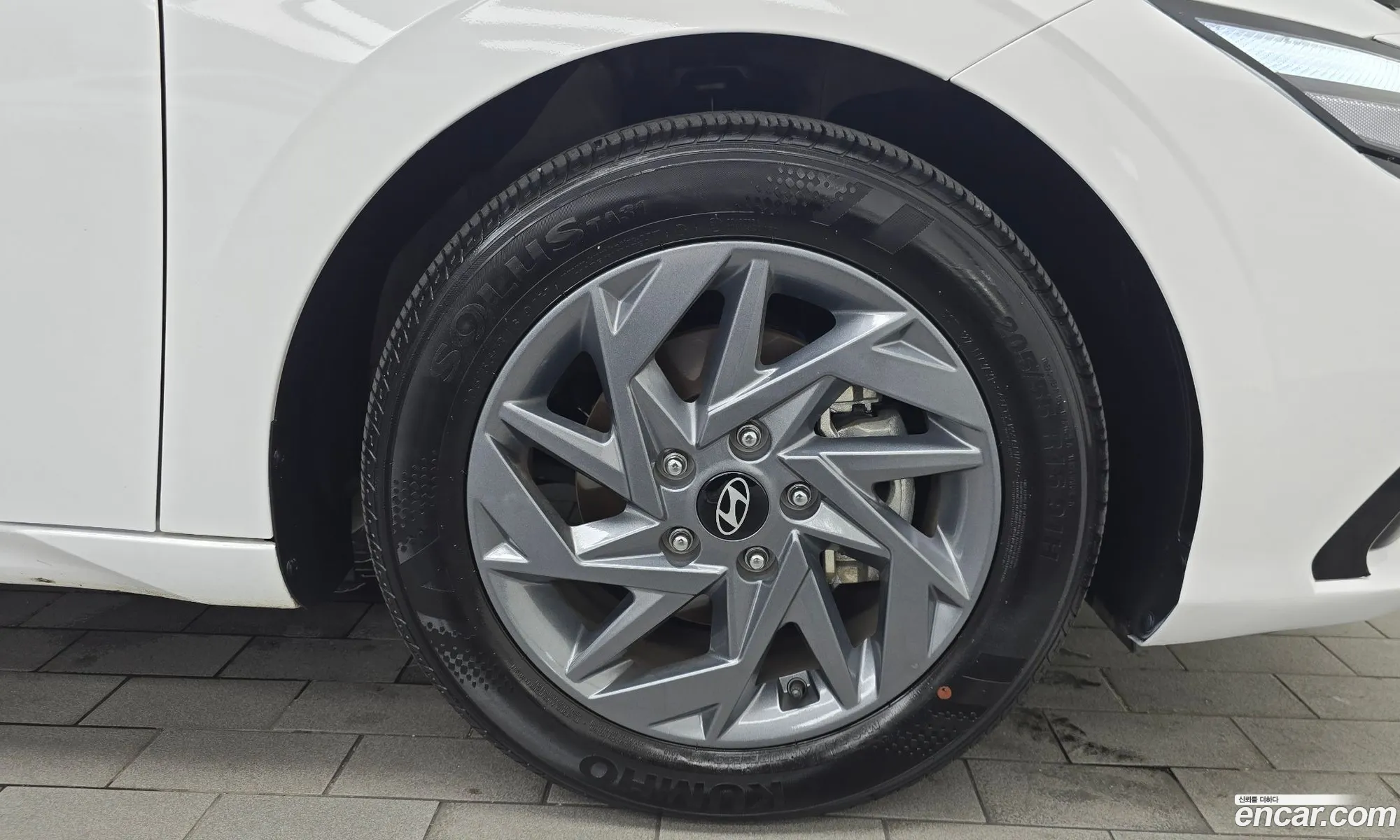 Hyundai Elantra Hybrid 2025 — 13