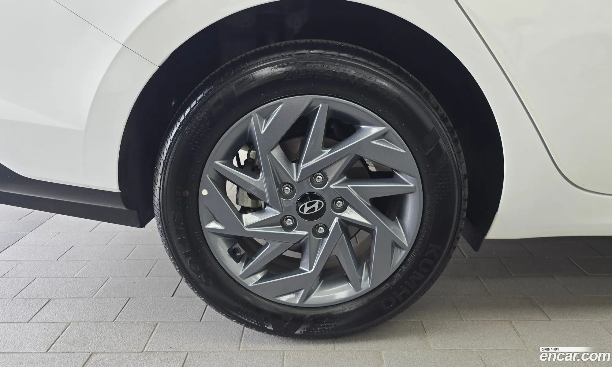 Hyundai Elantra Hybrid 2025 — 24