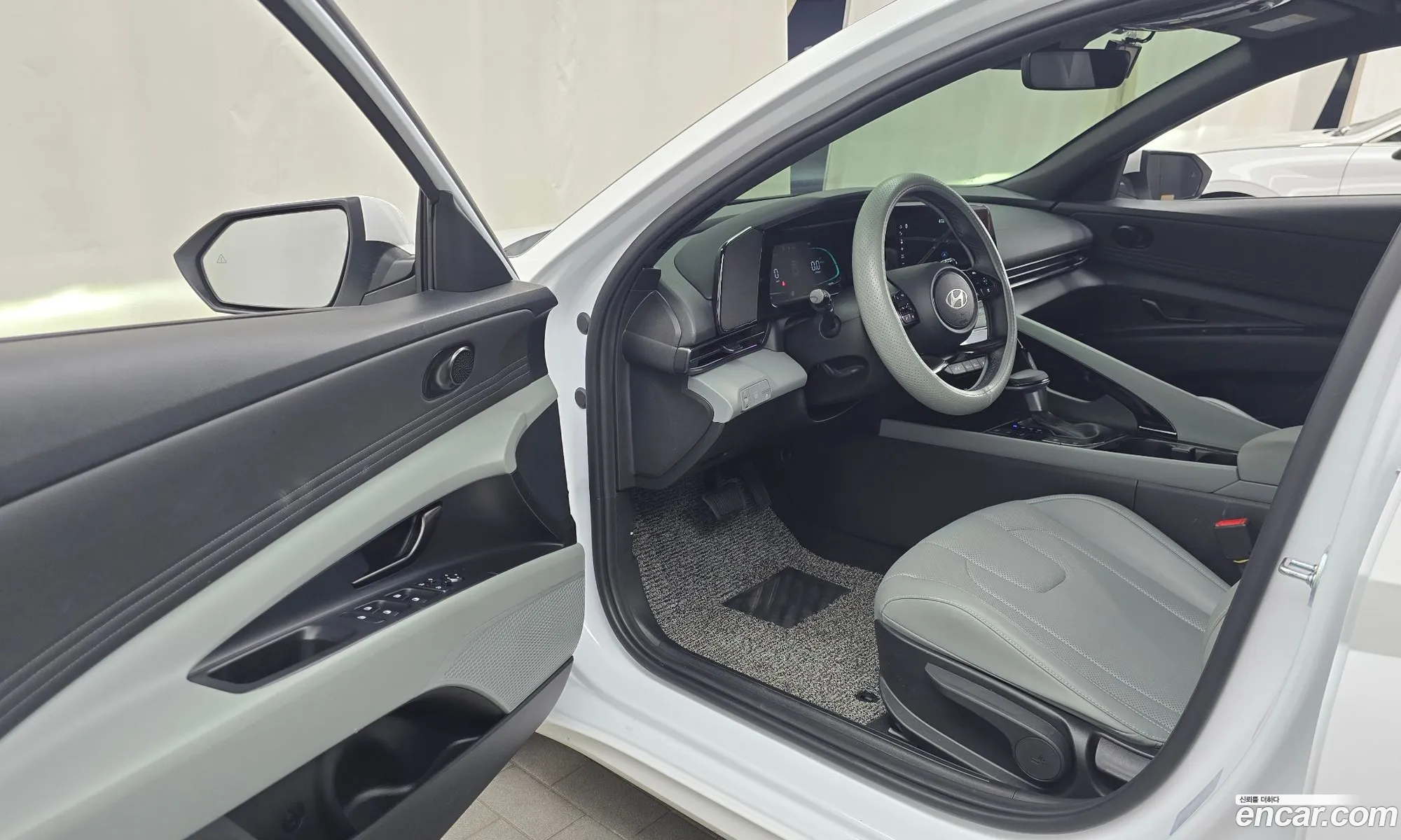 Hyundai Elantra Hybrid 2025 — 3