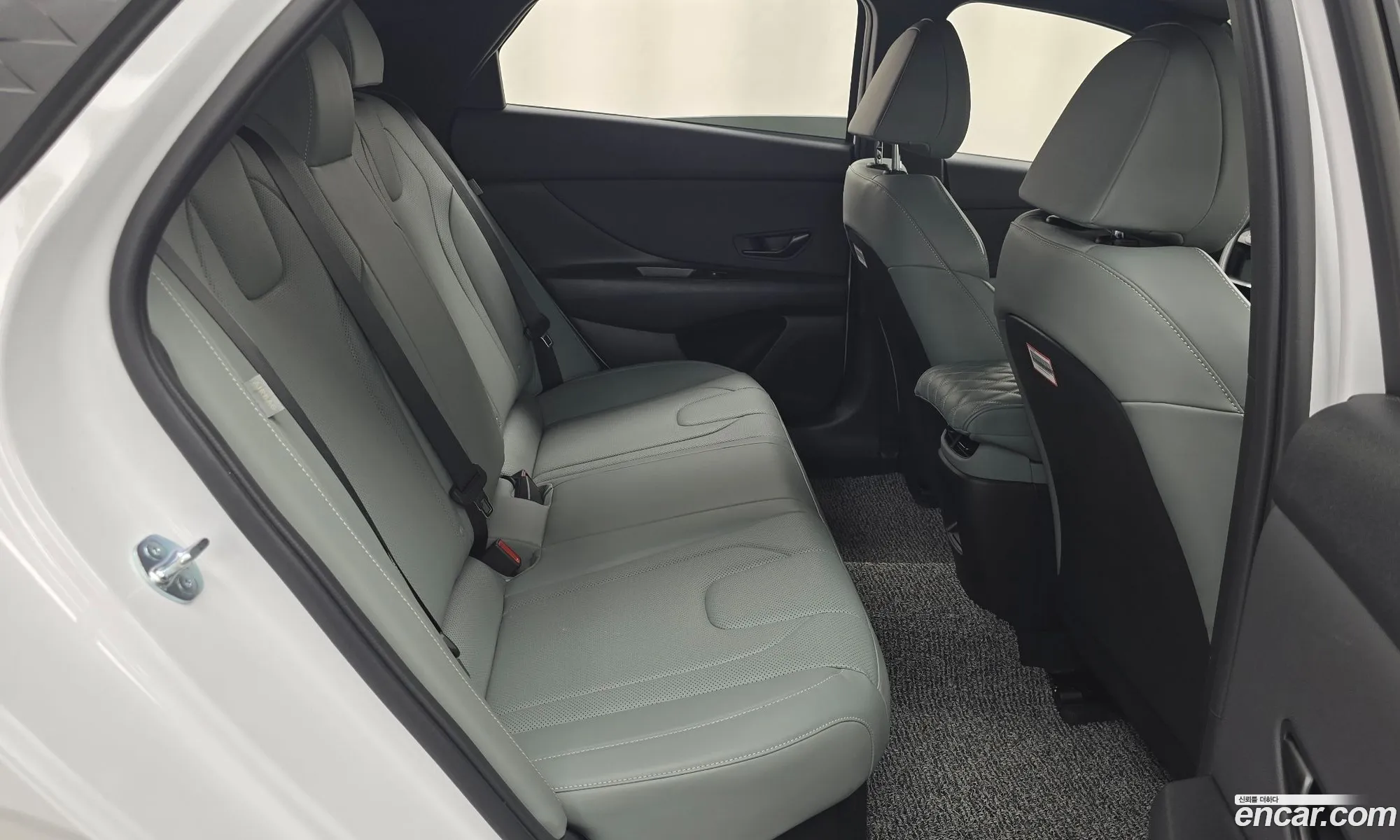 Hyundai Elantra Hybrid 2025 — 22