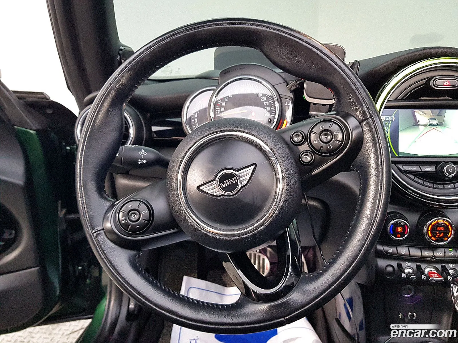 Mini Cooper Convertible 2018 — 10