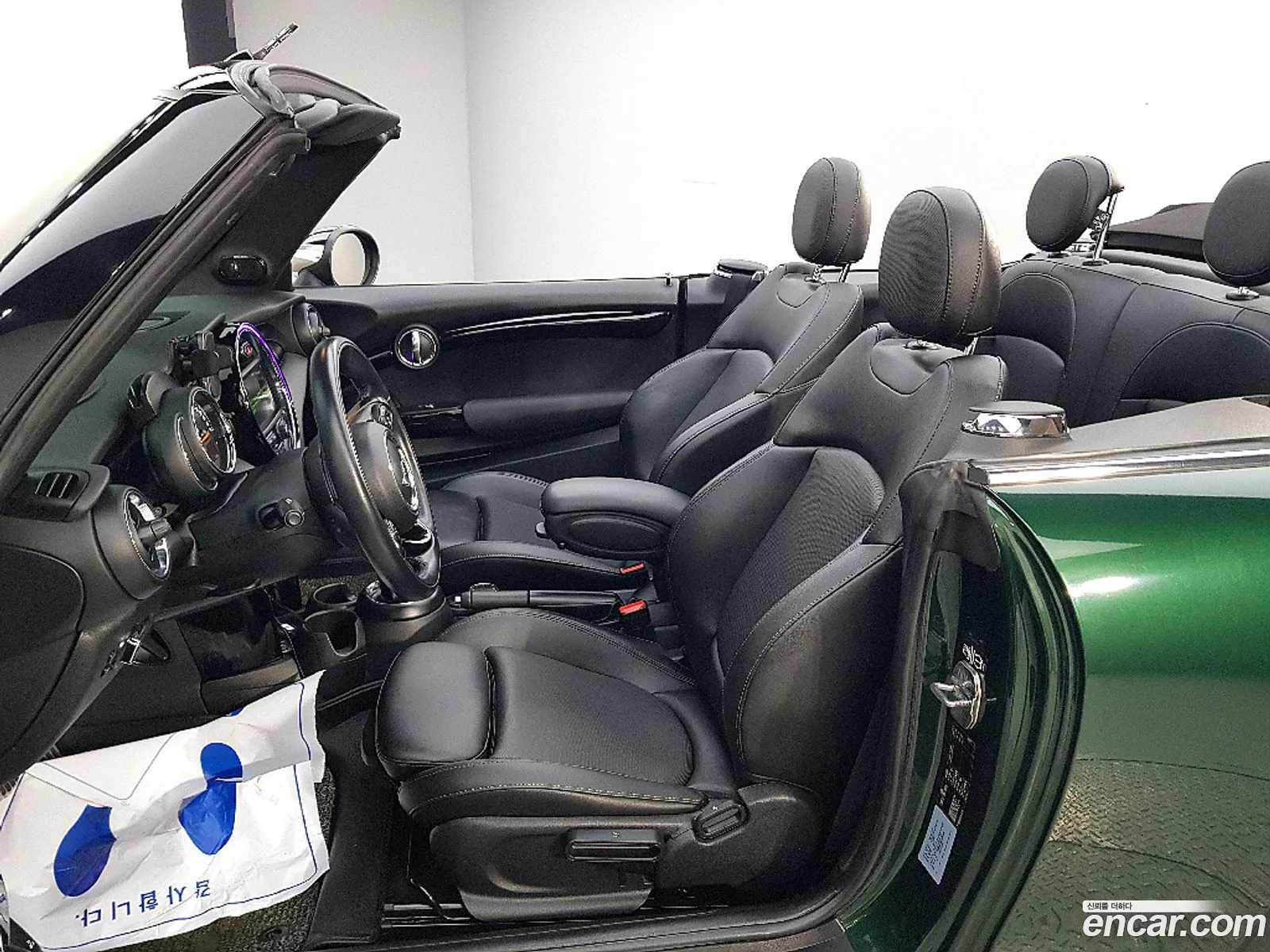 Mini Cooper Convertible 2018 — 3