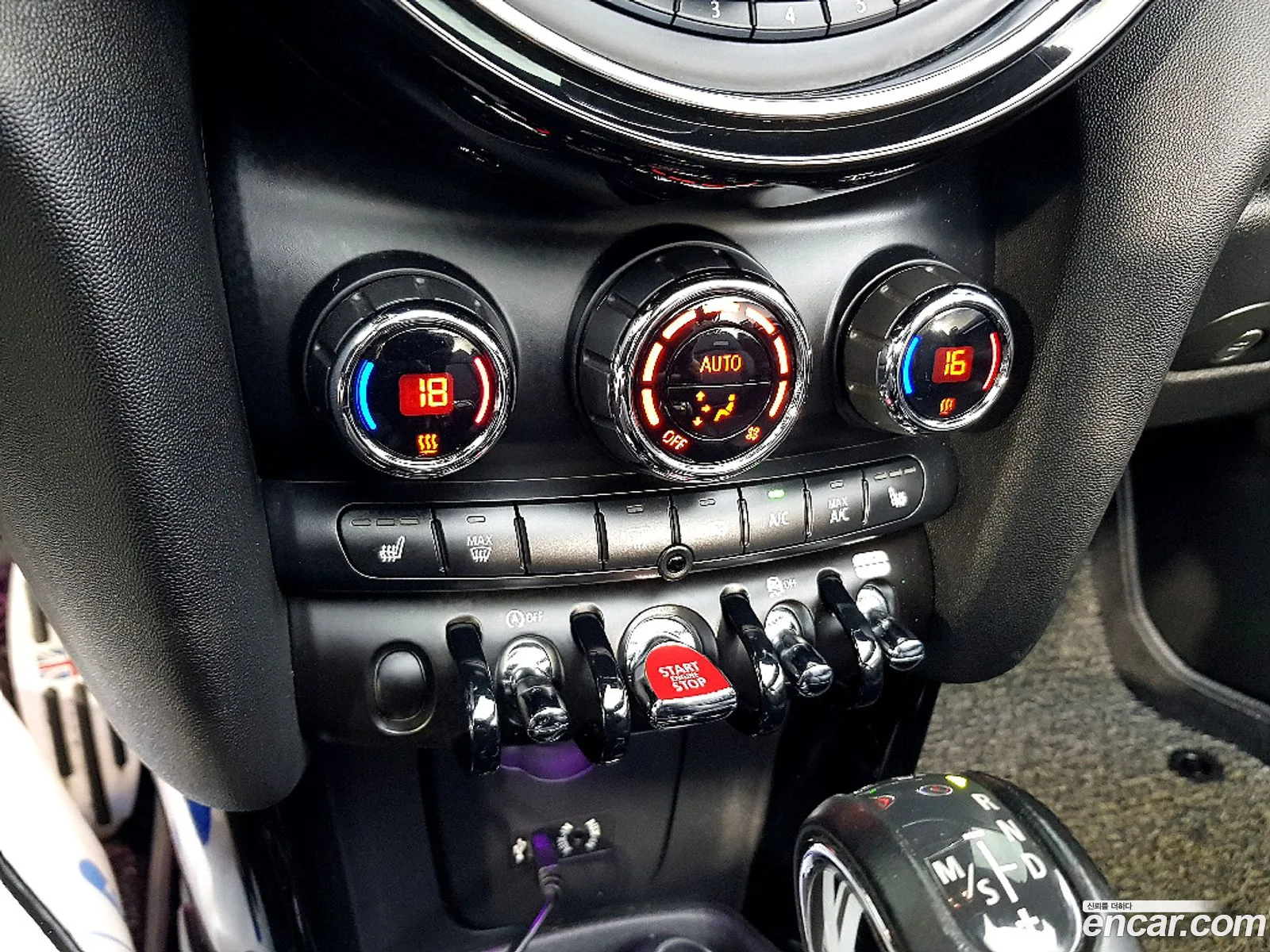 Mini Cooper Convertible 2018 — 2