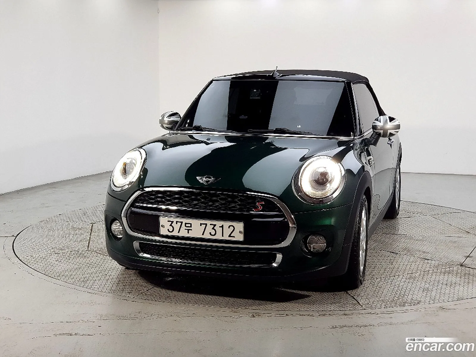 Mini Cooper Convertible 2018 — 19
