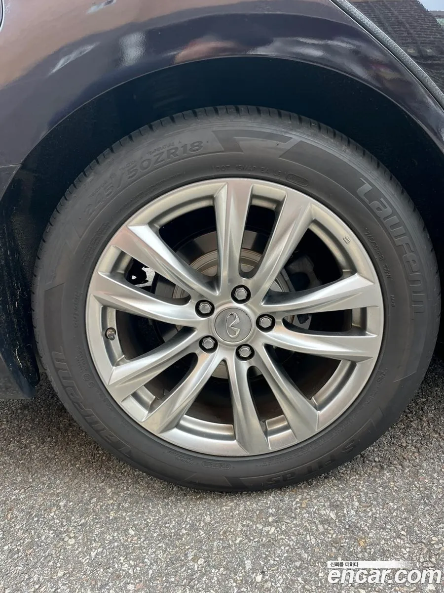 Infiniti Q70 2016 — 11