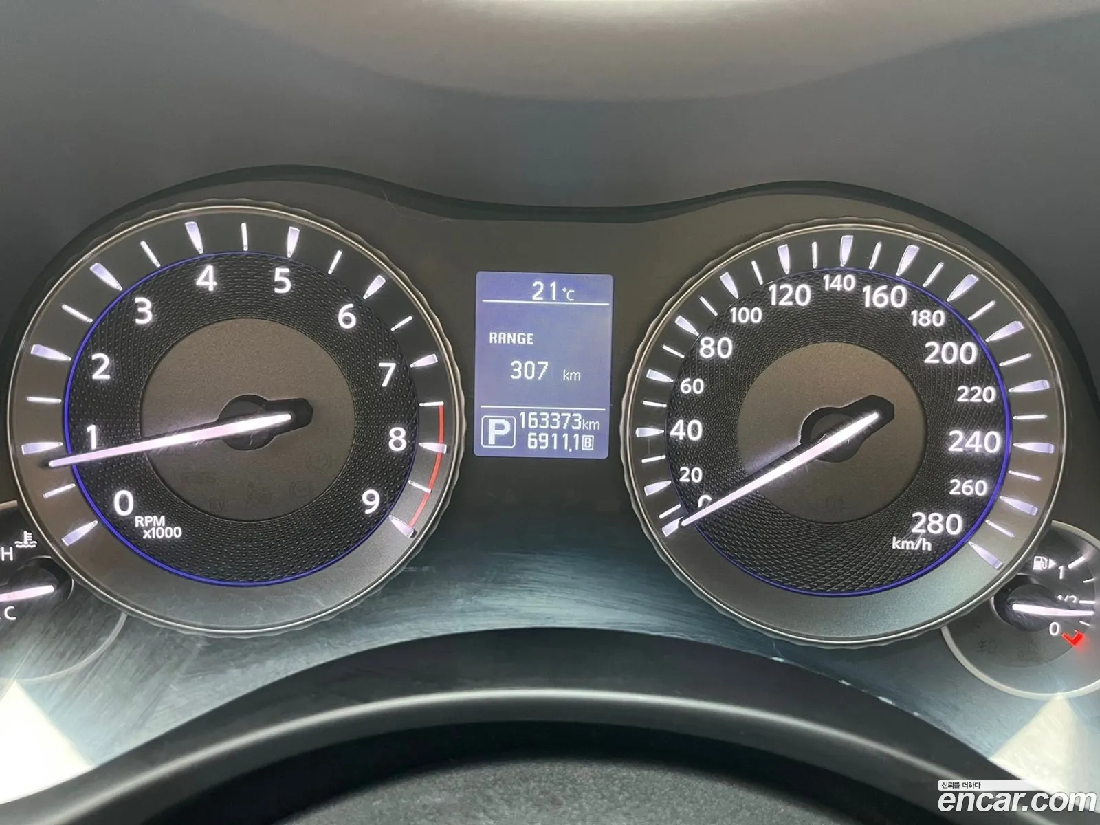 Infiniti Q70 2016 — 17
