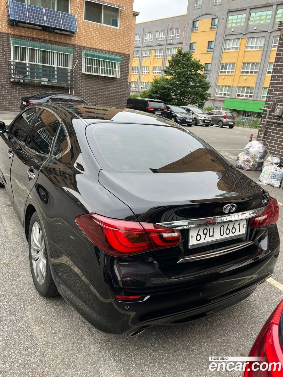 Infiniti Q70