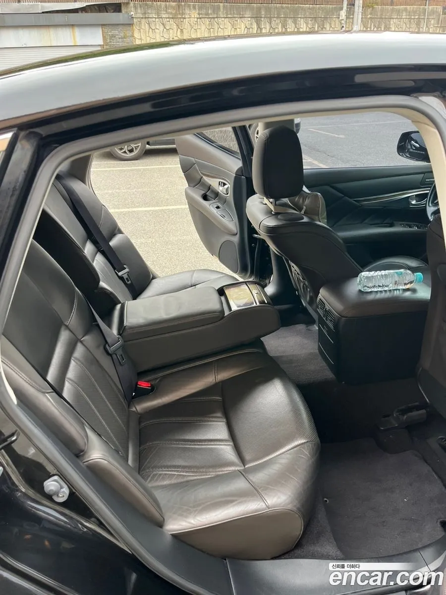 Infiniti Q70
