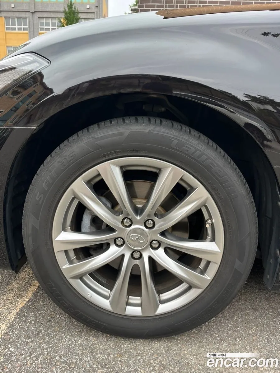 Infiniti Q70 2016 — 20